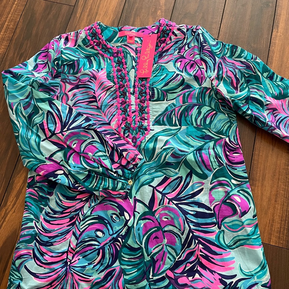 Beautiful NWT Lilly tunic. Multi colored
